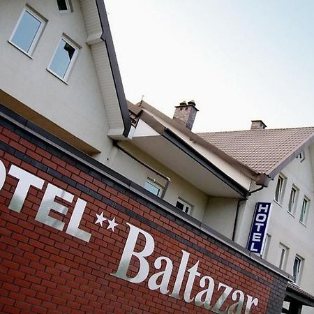 Hotel Baltazar Пултуск Экстерьер фото