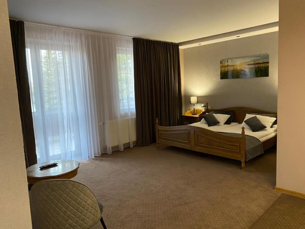 Hotel Baltazar Пултуск Экстерьер фото
