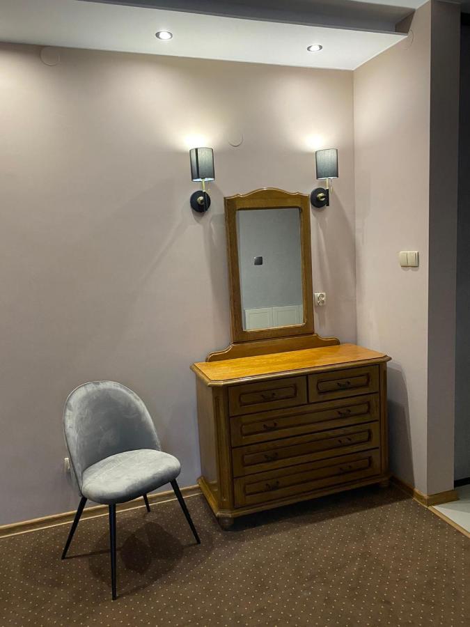 Hotel Baltazar Пултуск Экстерьер фото